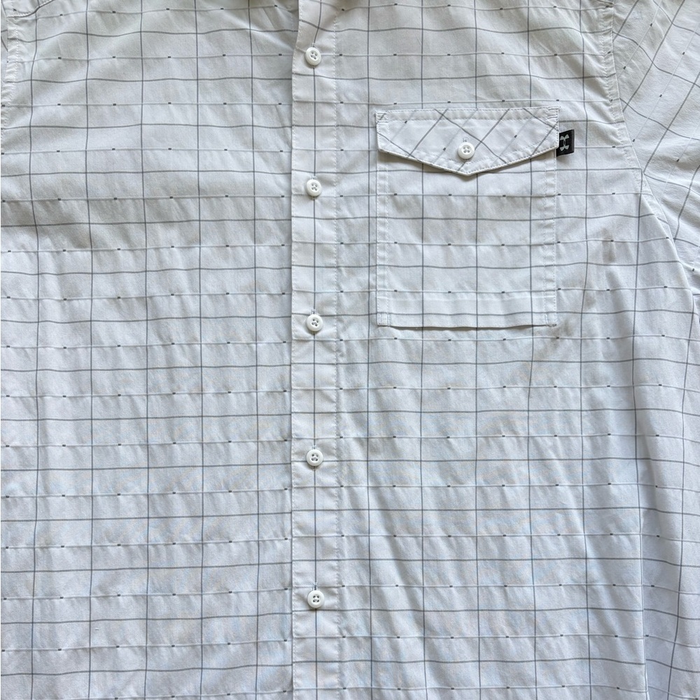 Under Armour Men's Large White Plaid Casual Short Sleeve Collard Shirt - Picture 4 of 8